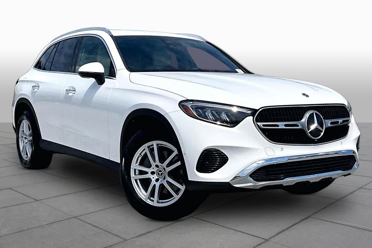 Used 2025 Mercedes-Benz GLC 300 4MATIC image 3