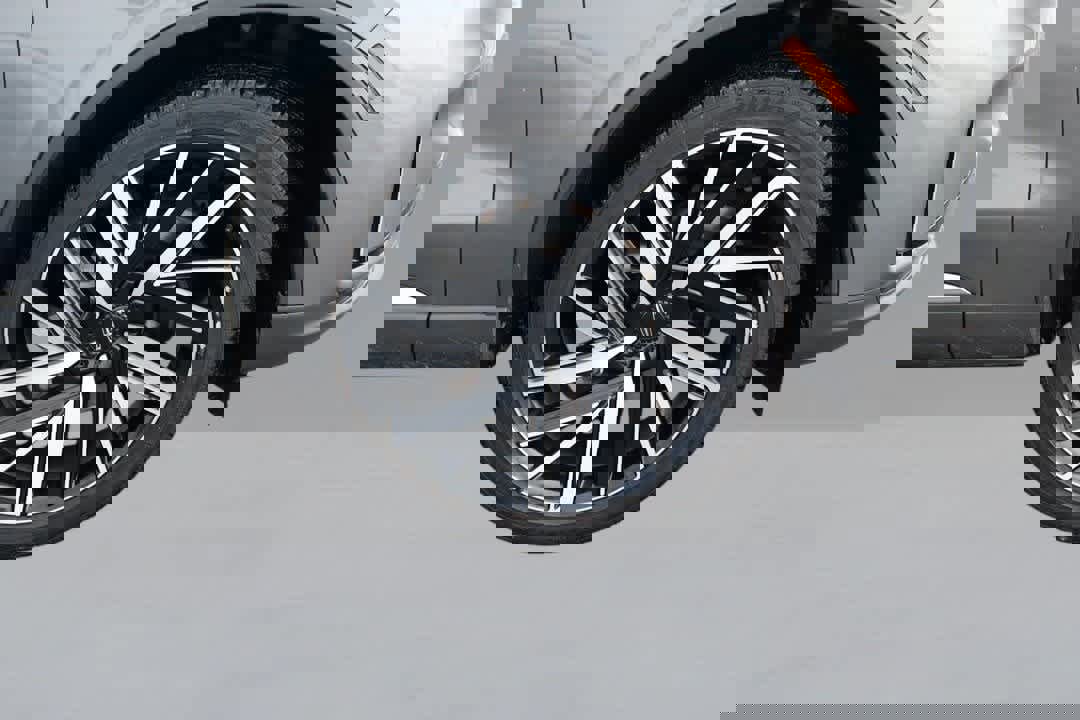 Used 2025 Lincoln Aviator Reserve w/ Equipment Group 201A image 9