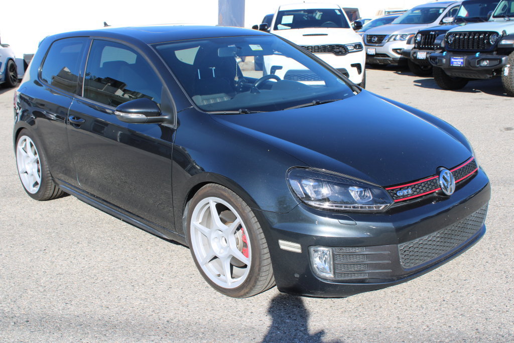Used 2011 Volkswagen Golf 2-Door FWD image 3