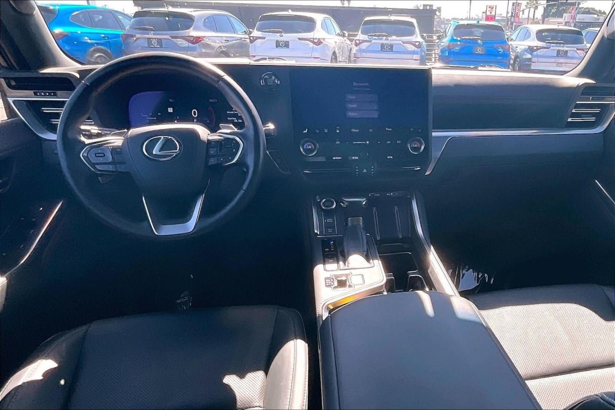 Used 2024 Lexus GX 550 w/ Accessory Package (Z1) AWD/4WD image 13