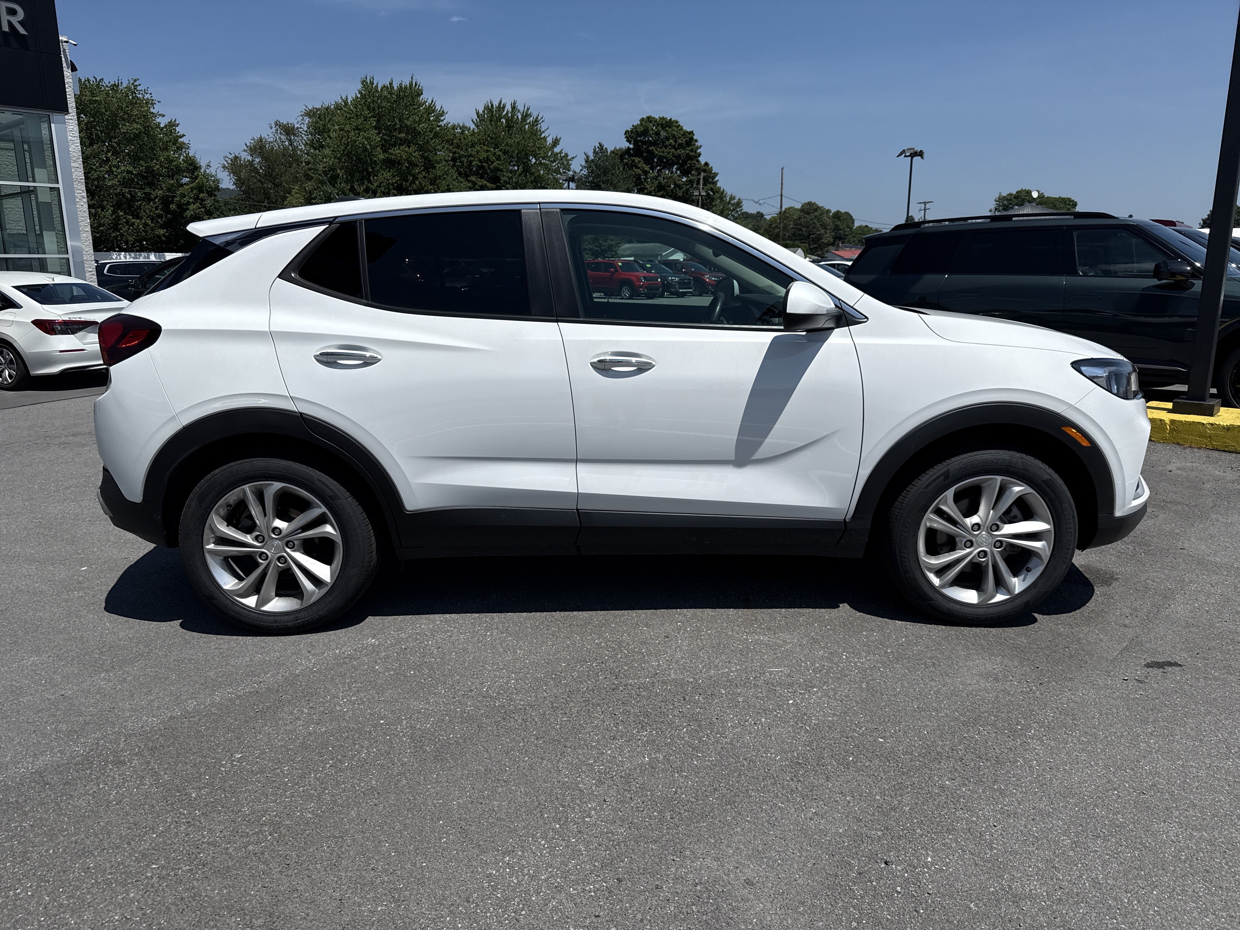 Used 2022 Buick Encore GX Preferred w/ Cold Weather Comfort Package AWD/4WD image 2