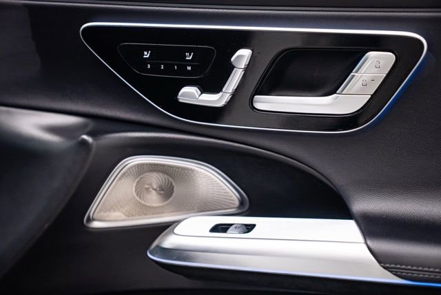 Used 2025 Mercedes-Benz E 350 4MATIC Sedan image 31