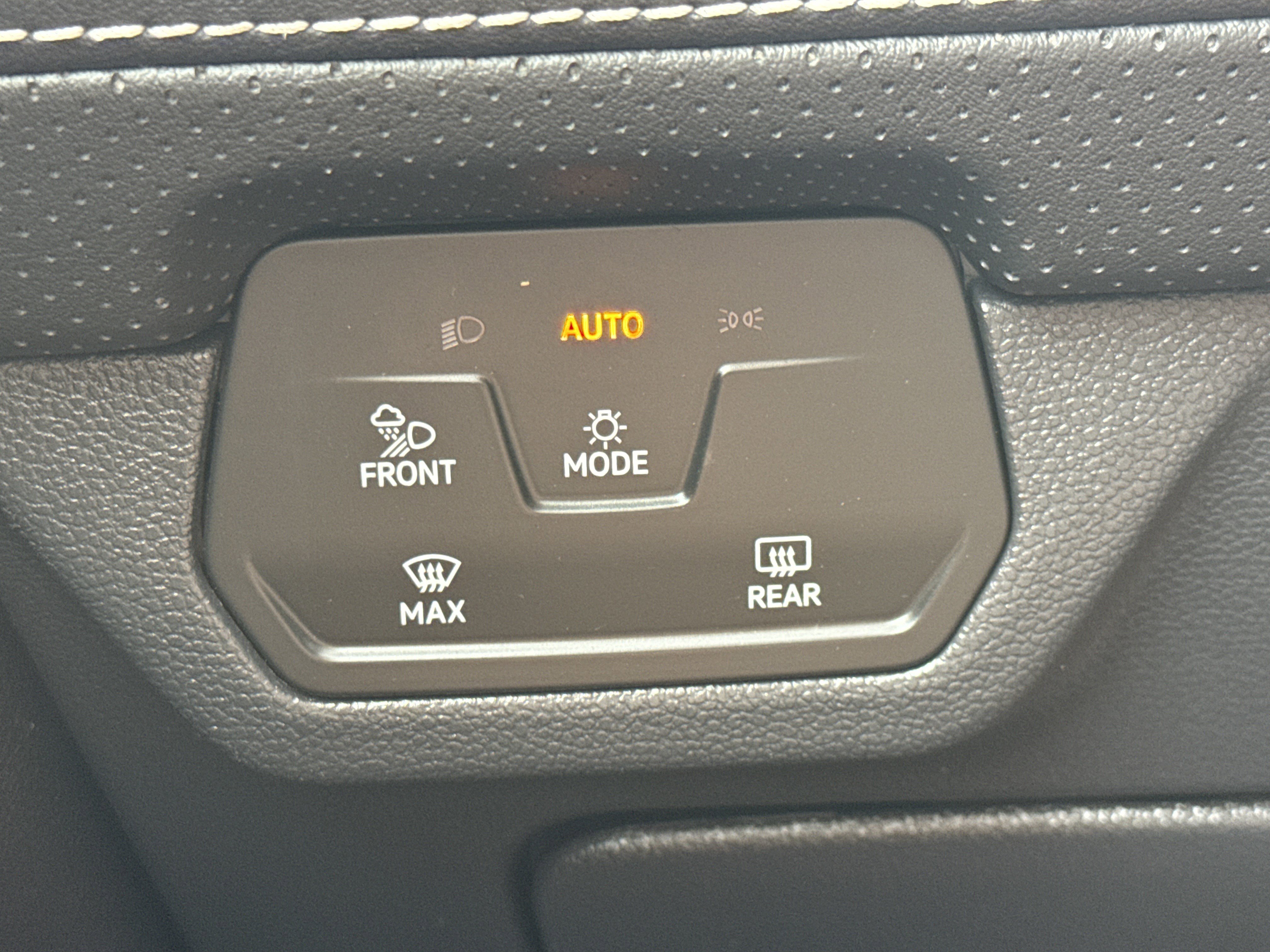 Used 2025 Volkswagen Atlas SE image 15