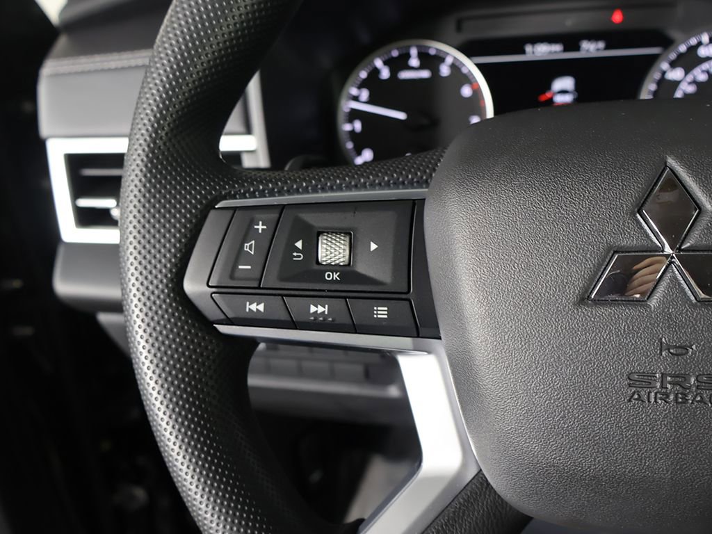 New 2026 Mitsubishi Outlander ES FWD image 38