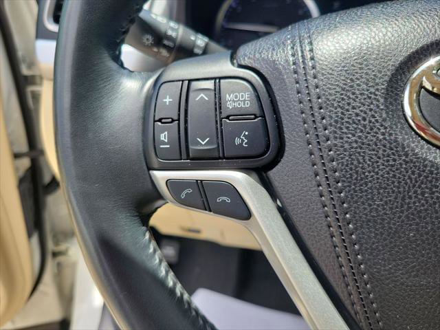 Certified 2017 Toyota Highlander XLE FWD image 39