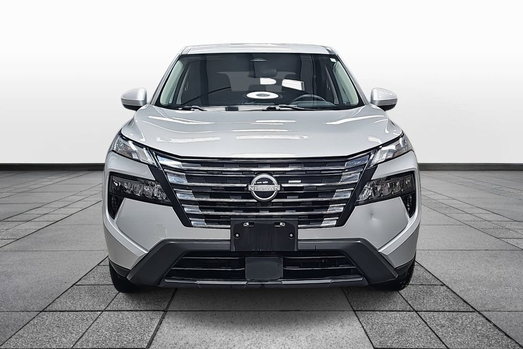 Used 2024 Nissan Rogue SV image 2