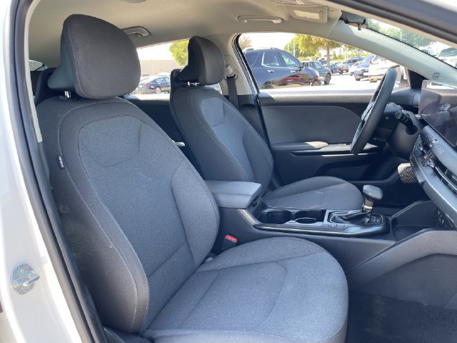 Used 2025 Kia K4 FWD image 25