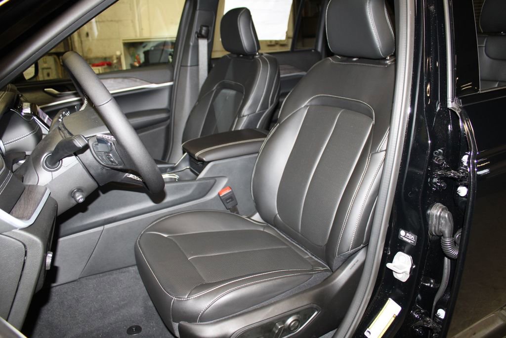 New 2025 Jeep Grand Cherokee Limited w/ Luxury Tech Group II image 26