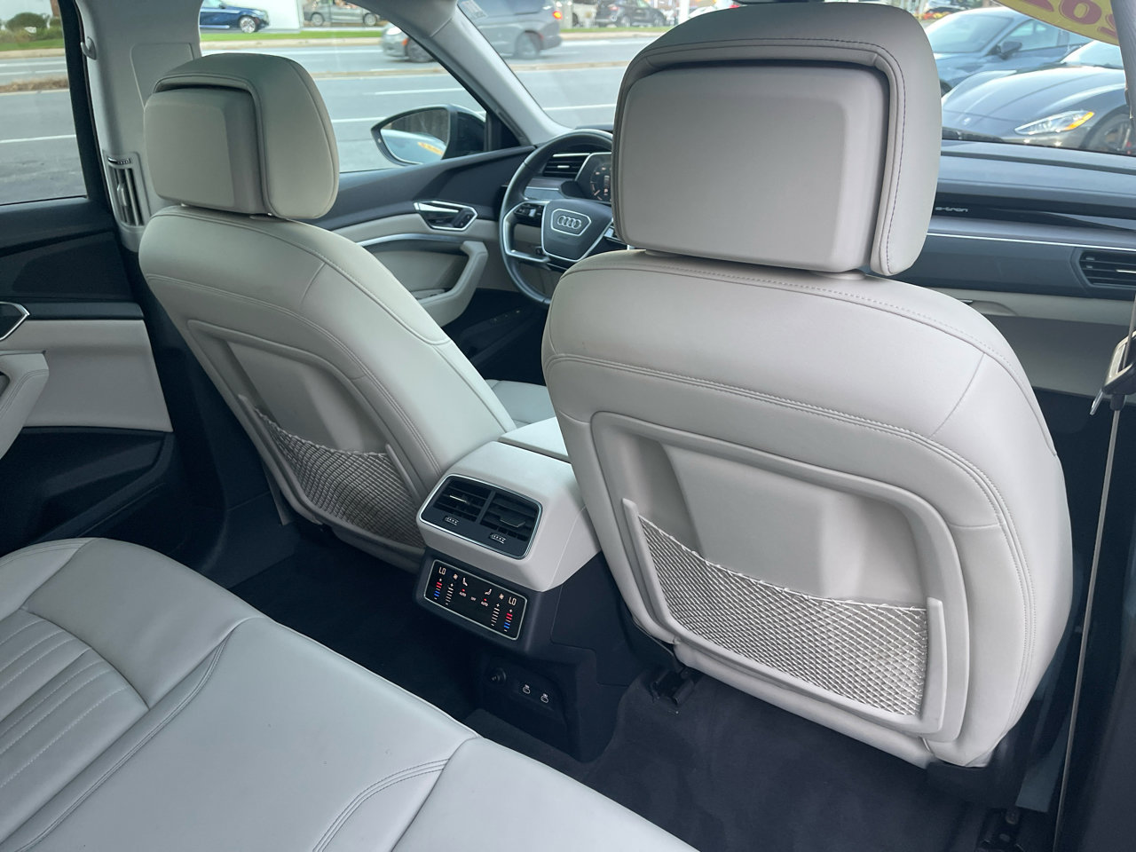 Used 2023 Audi e-tron Premium w/ Convenience Plus Package image 24