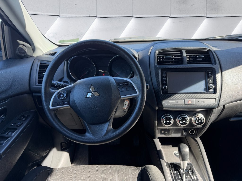 Used 2025 Mitsubishi Outlander Sport AWD image 11