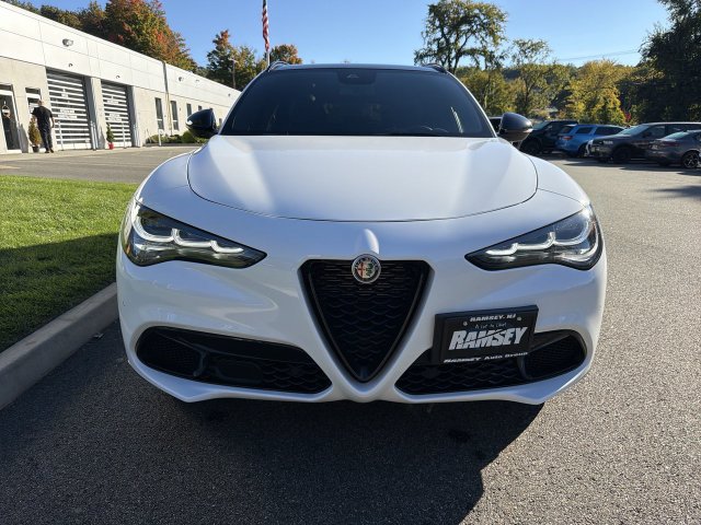 Used 2024 Alfa Romeo Stelvio Veloce AWD/4WD image 3