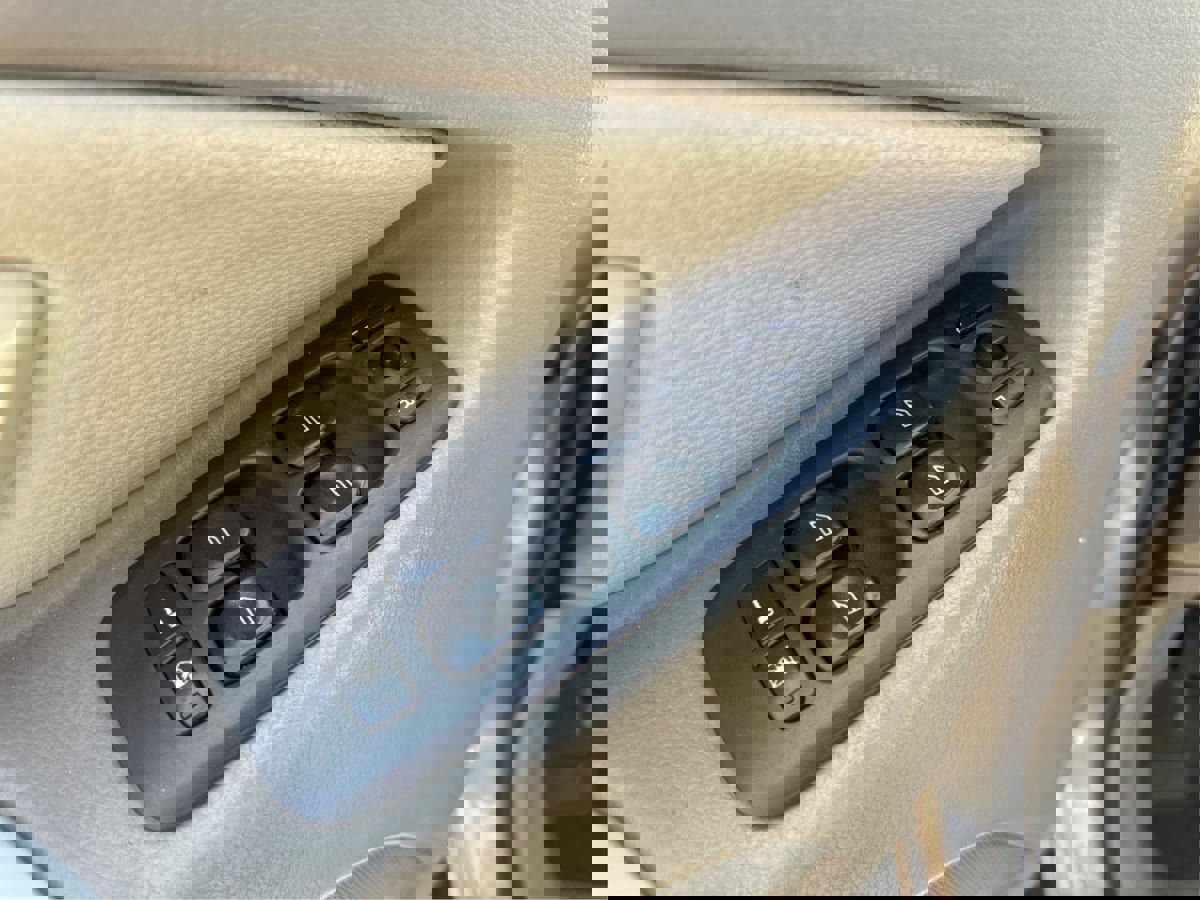 Used 2004 Volvo XC90 2.5T image 23