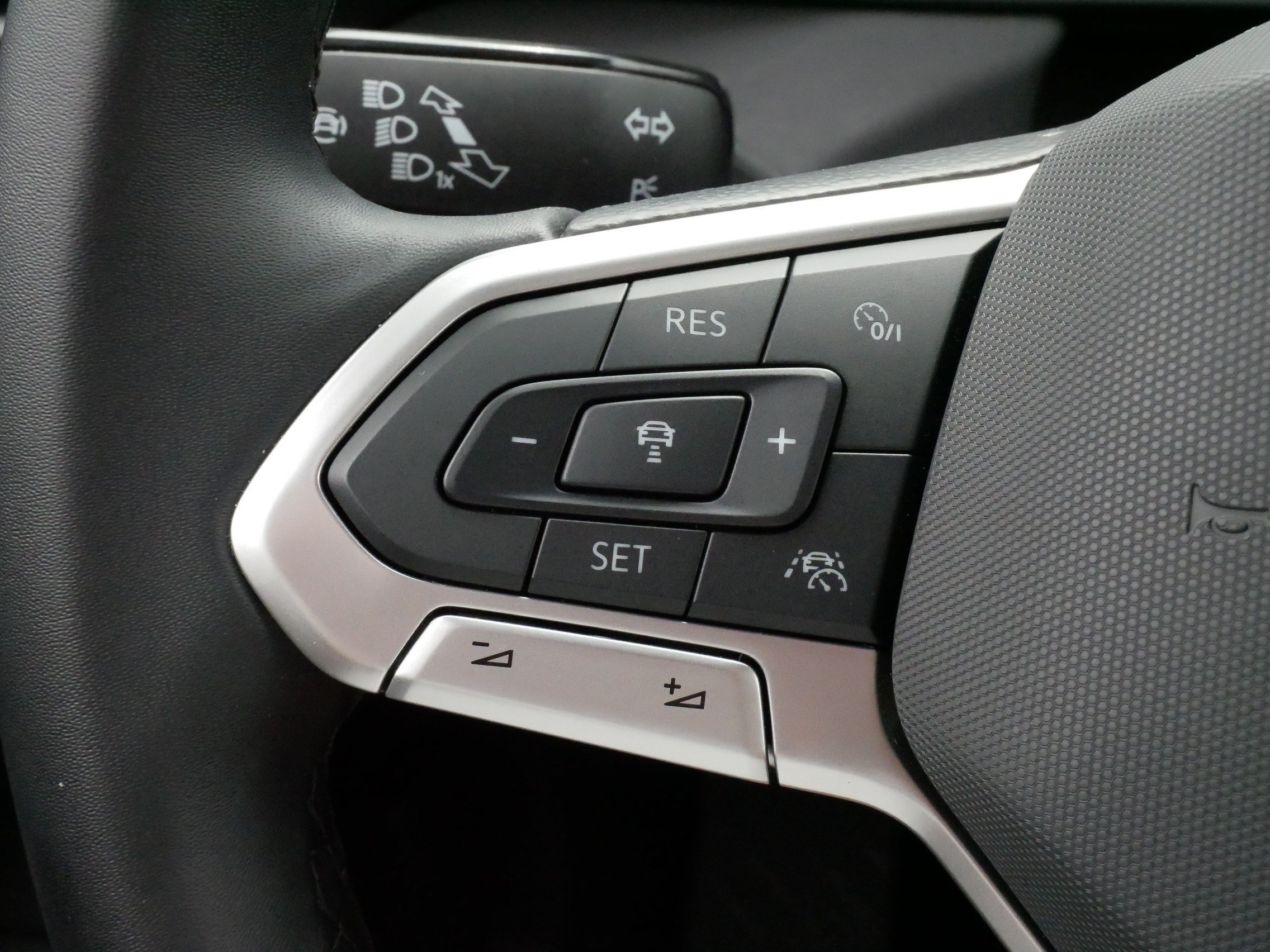 Certified 2025 Volkswagen Taos SE AWD/4WD image 26