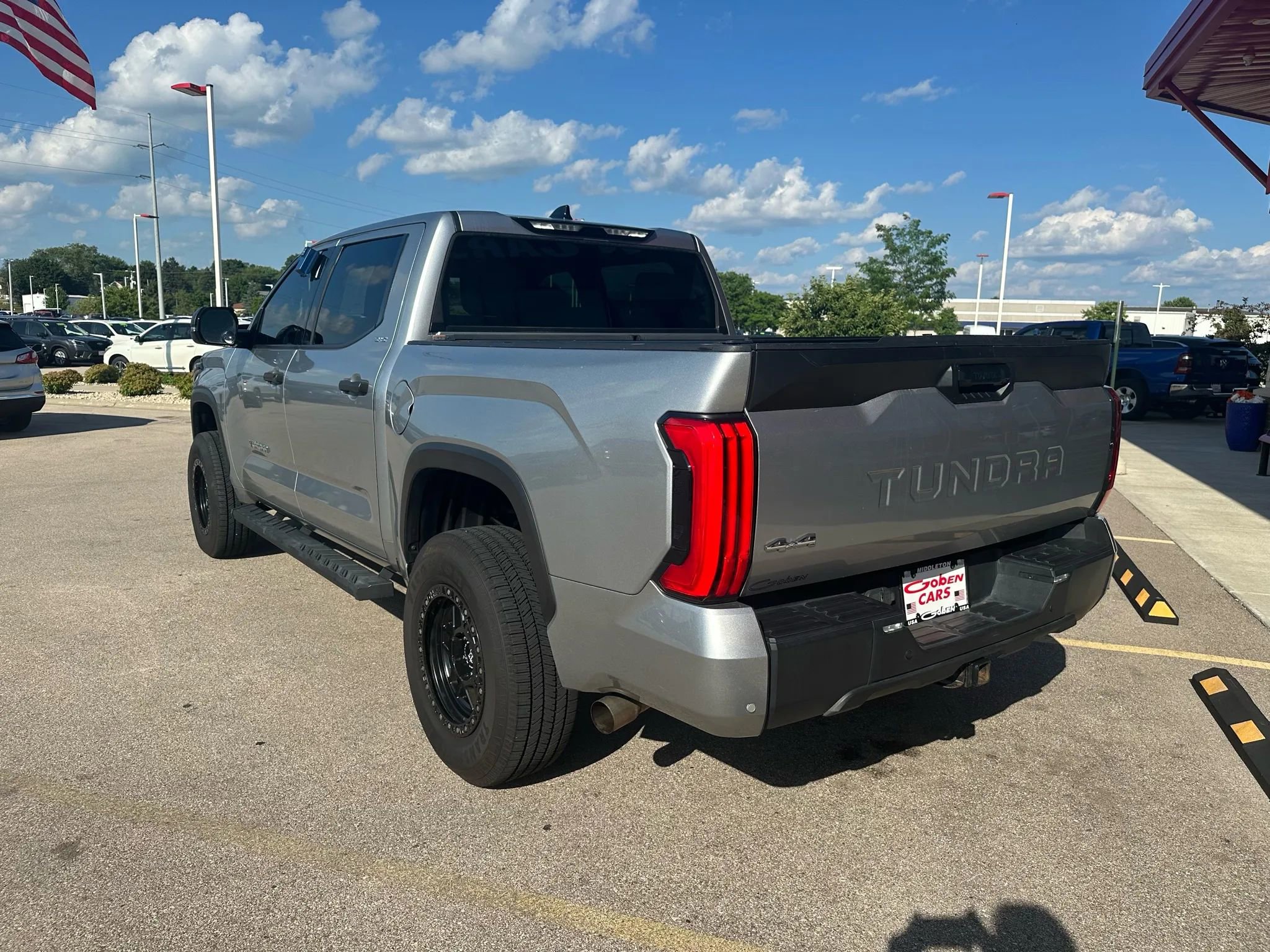 Used 2022 Toyota Tundra SR5 w/ SR5 Convenience Package image 8