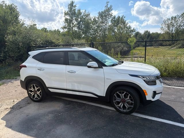 Certified 2023 Kia Seltos SX w/ SX Sunroof Package AWD/4WD image 4