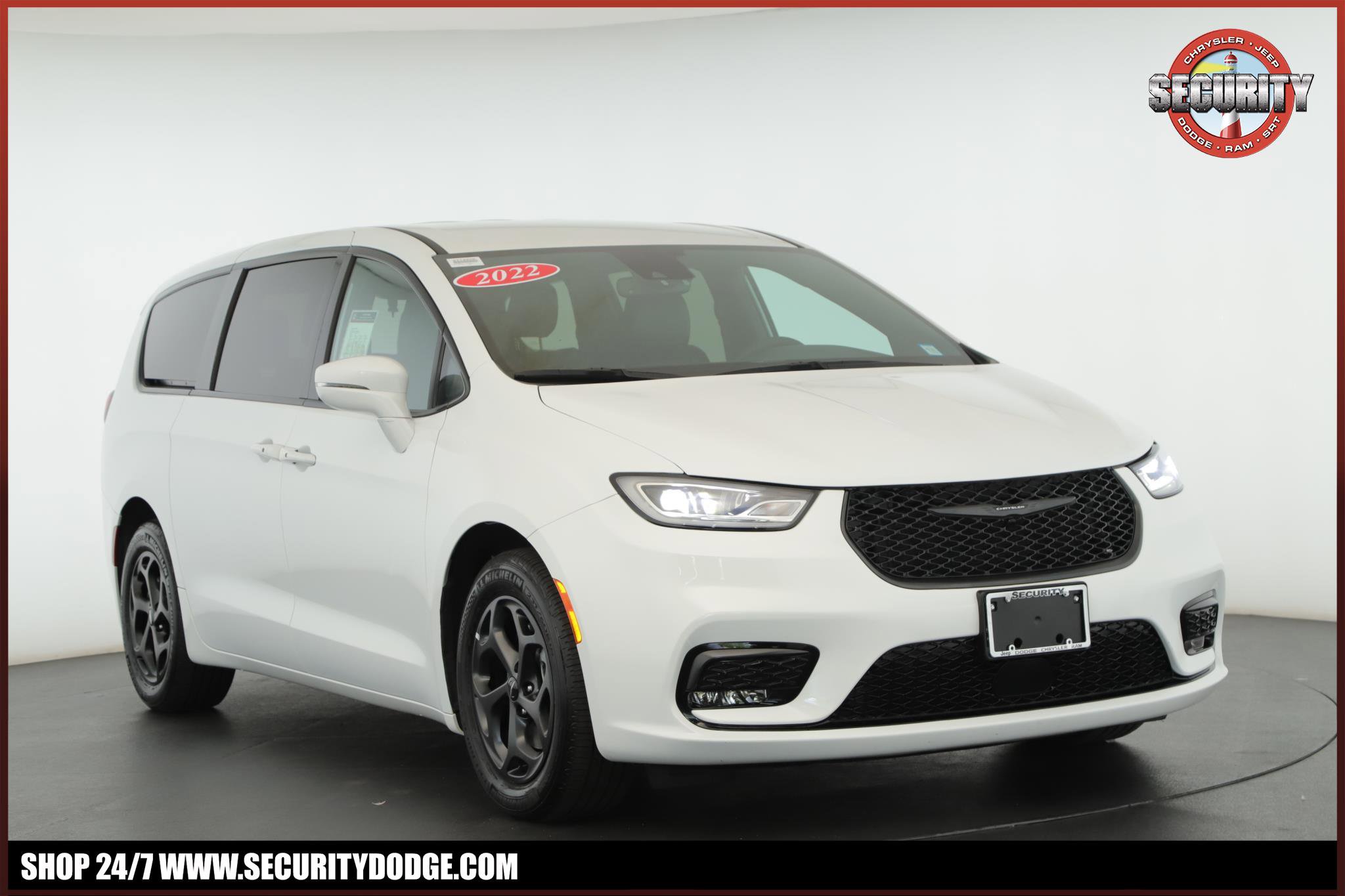 Used 2022 Chrysler Pacifica Touring-L w/ S Appearance Package image 1