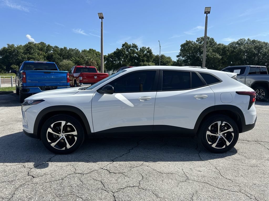 Used 2025 Chevrolet Trax RS FWD image 8