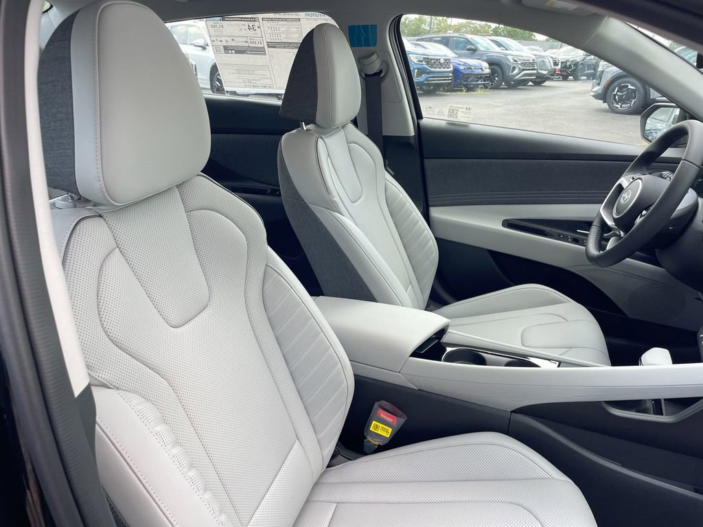 New 2025 Hyundai Elantra Limited image 50