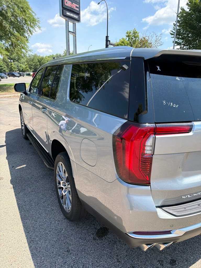 Used 2025 GMC Yukon XL Denali AWD/4WD image 8