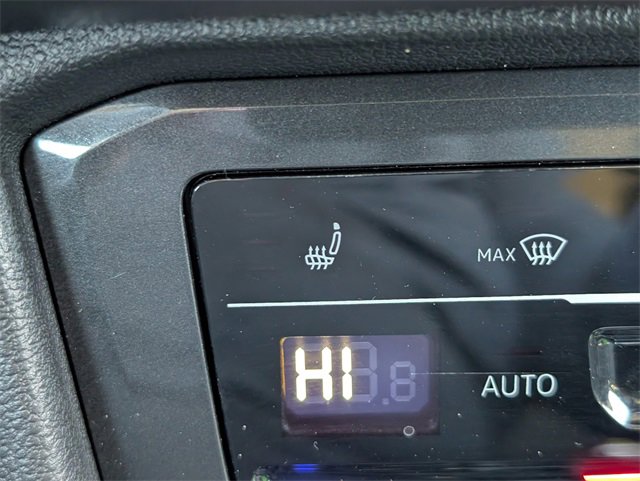 Used 2023 Volkswagen Tiguan SE w/ Panoramic Sunroof Package image 20