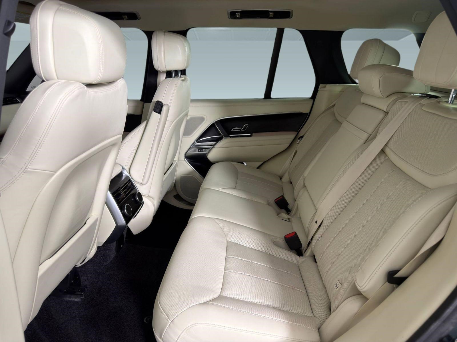 Used 2023 Land Rover Range Rover SE image 13