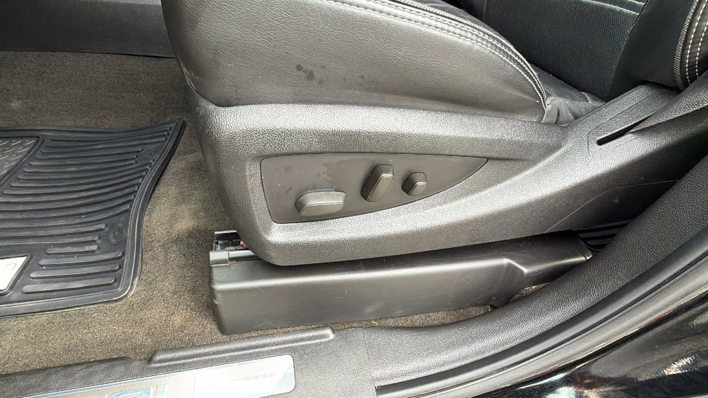 Used 2015 GMC Sierra 2500 Denali w/ Suspension Package, Off-Road image 23