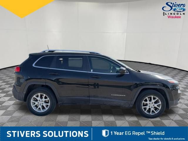 Used 2017 Jeep Cherokee Latitude image 4