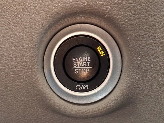 Used 2023 Chrysler Pacifica Touring-L FWD image 23