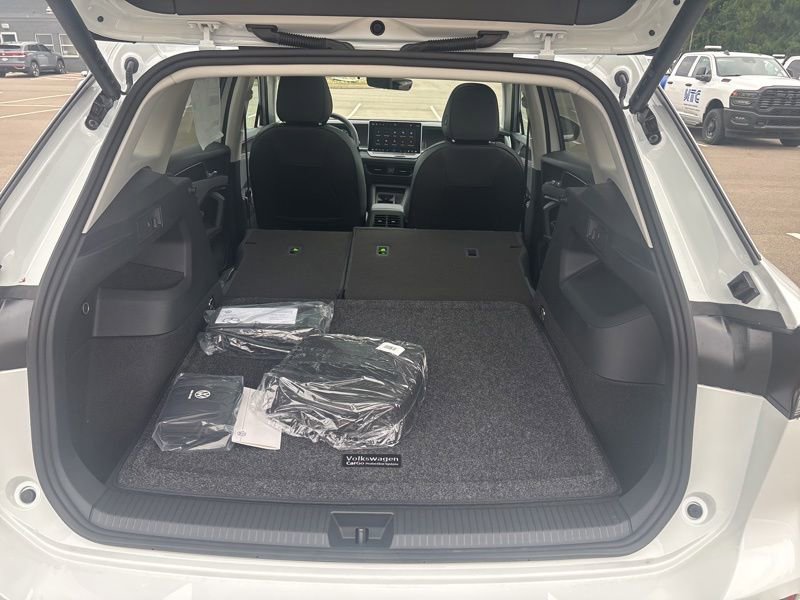 New 2026 Volkswagen Tiguan SE AWD/4WD image 13