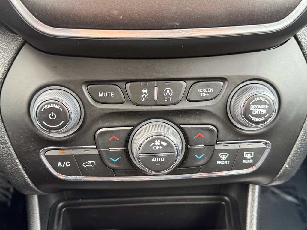 Used 2022 Jeep Cherokee Trailhawk AWD/4WD image 18