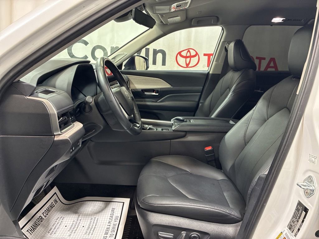 Used 2024 Toyota Grand Highlander AWD image 24