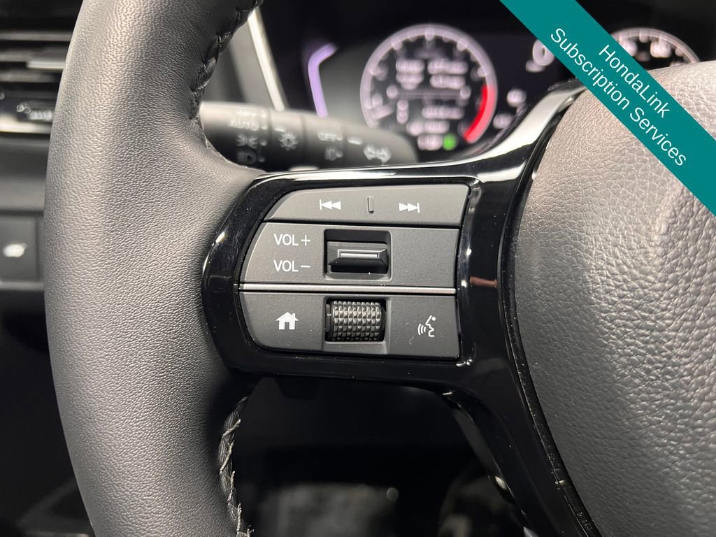 Used 2025 Honda Pilot Touring image 9