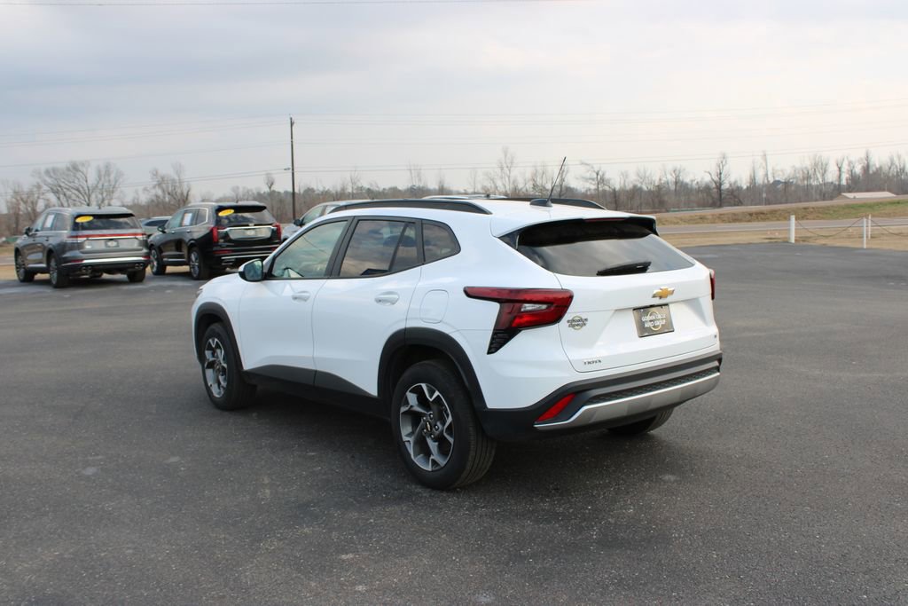 Used 2025 Chevrolet Trax LT w/ LT Convenience Package image 7