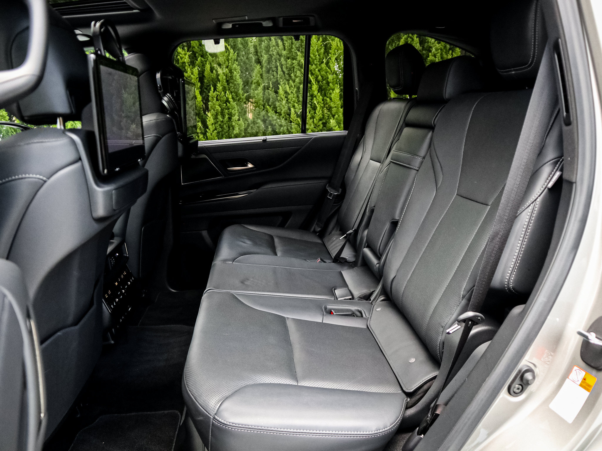 Used 2022 Lexus LX 600 4WD w/ Appearance Package image 32