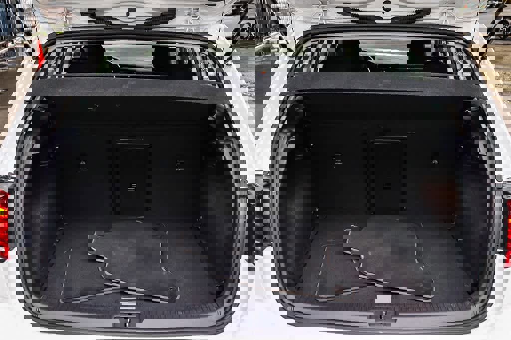 Used 2019 Volkswagen e-Golf SE w/ Driver Assistance Package image 26