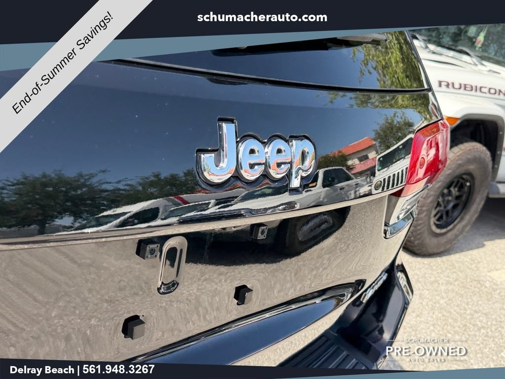 Used 2019 Jeep Grand Cherokee Laredo AWD/4WD image 14