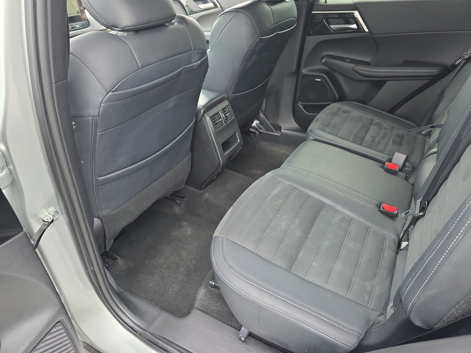 Used 2025 Mitsubishi Outlander SE AWD/4WD image 19