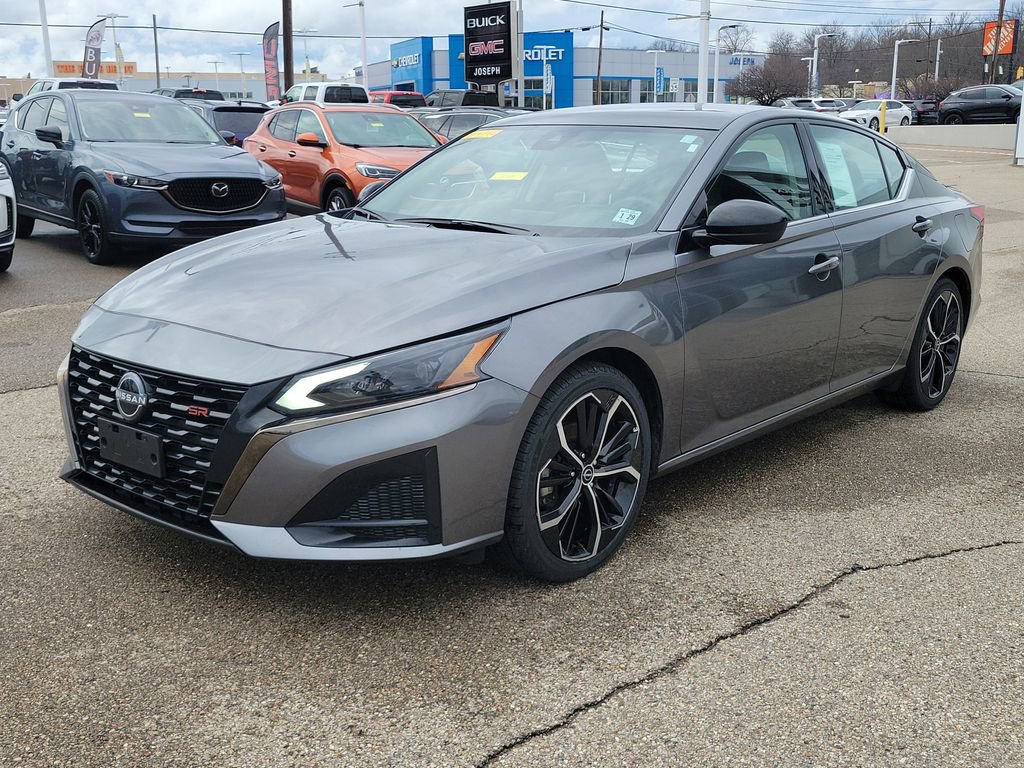 Used 2024 Nissan Altima 2.5 SR image 2