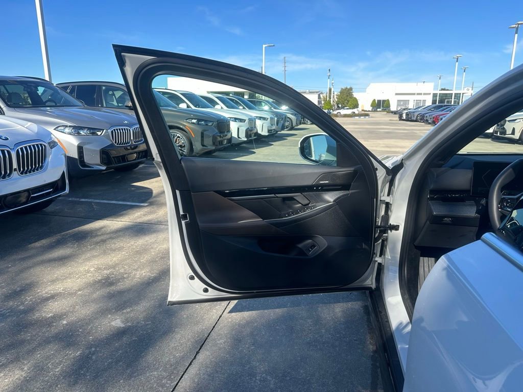 Certified 2025 BMW 530i image 9