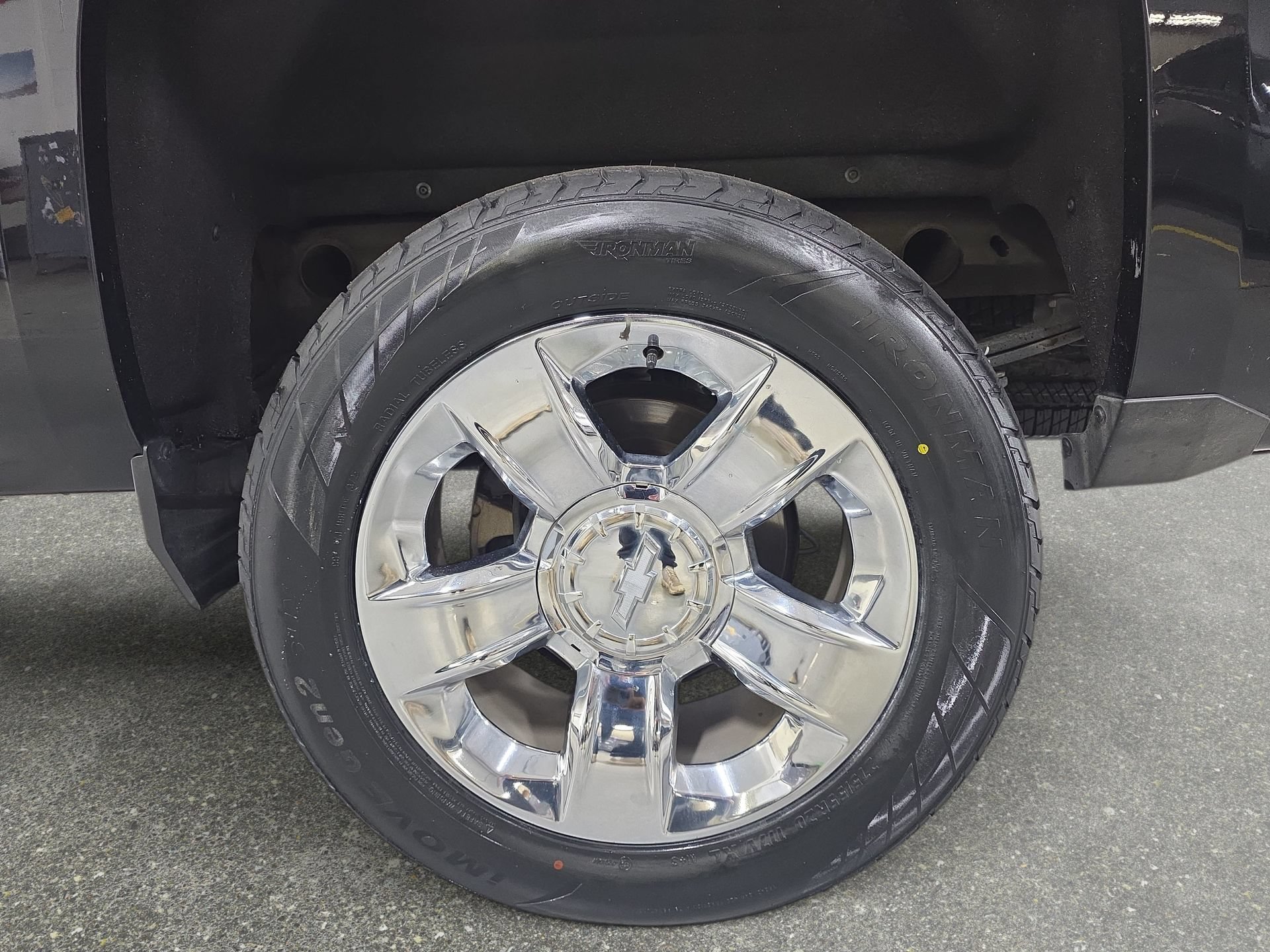 Used 2018 Chevrolet Silverado 1500 LTZ w/ Sport Package AWD/4WD image 32