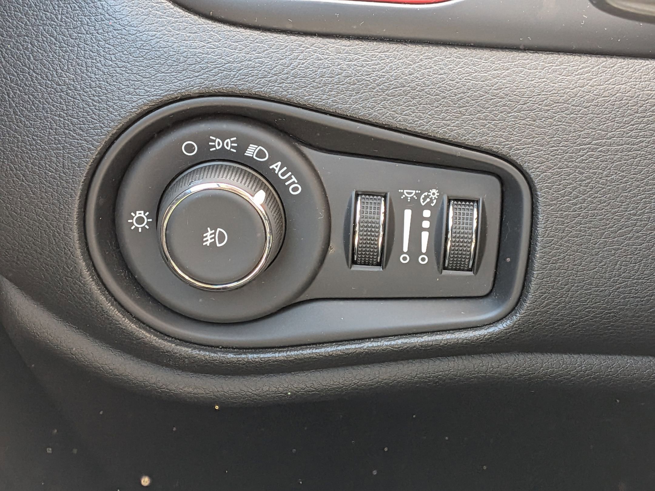 Used 2023 Jeep Renegade Trailhawk AWD/4WD image 16