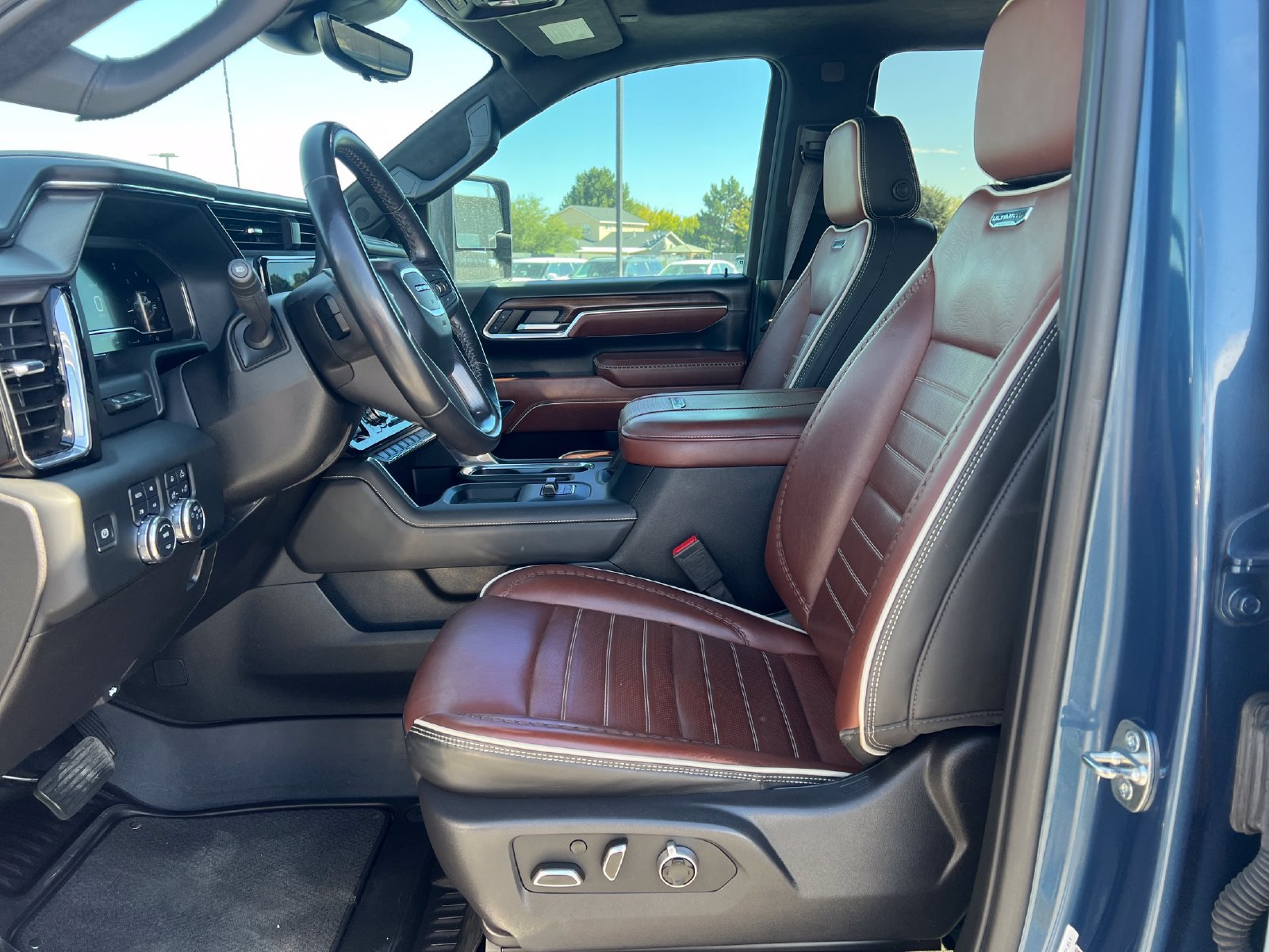 Used 2024 GMC Sierra 2500 Denali Ultimate w/ Max Trailering Package AWD/4WD image 9