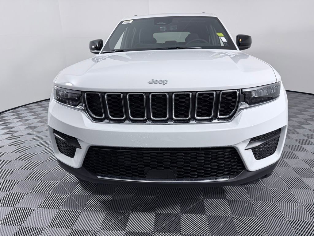 New 2025 Jeep Grand Cherokee Laredo image 3