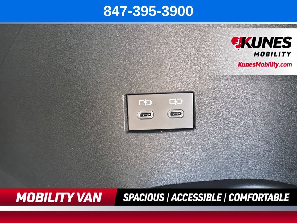 Used 2026 Toyota Sienna LE FWD image 35