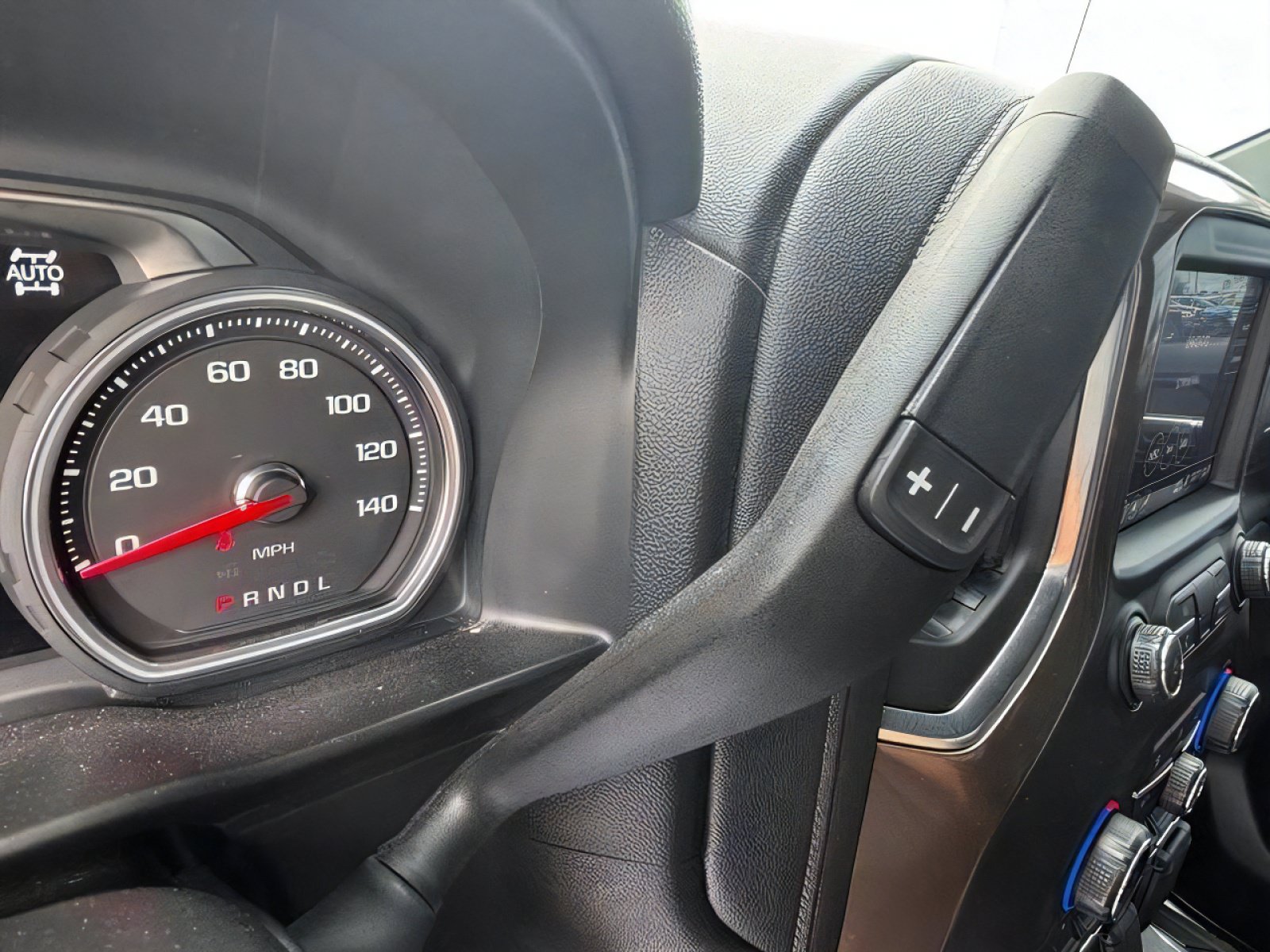 Used 2019 Chevrolet Silverado 1500 High Country w/ Technology Package AWD/4WD image 23