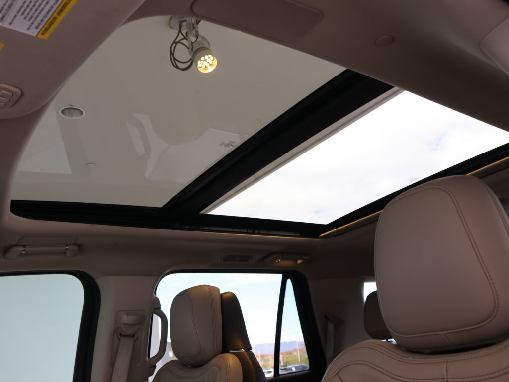 Used 2022 Lincoln Navigator Reserve AWD/4WD image 23