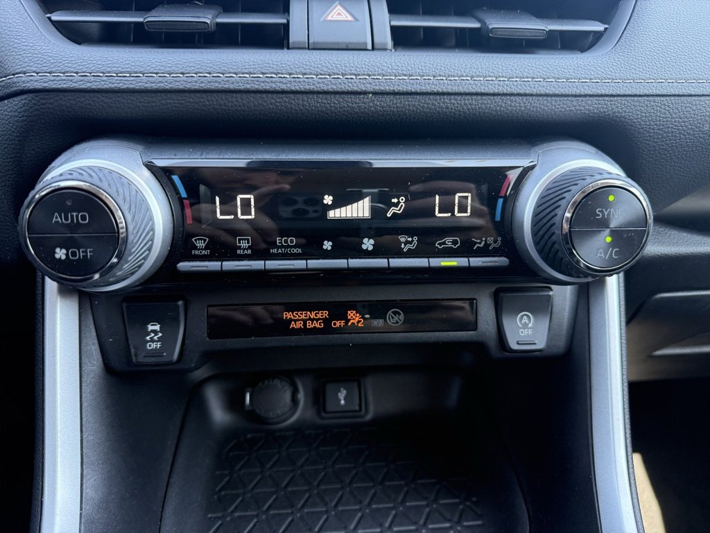 Used 2022 Toyota RAV4 XLE image 11