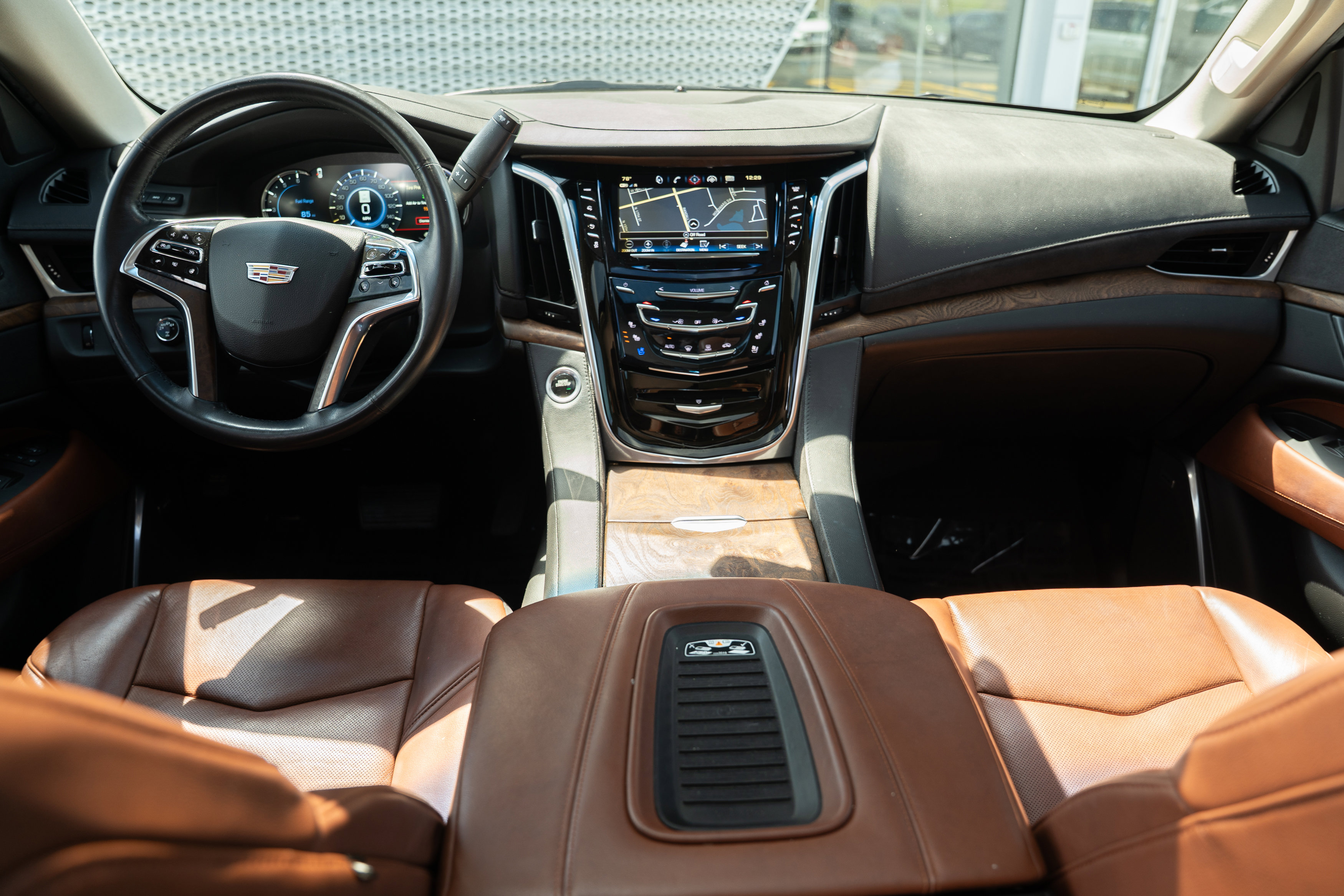 Used 2020 Cadillac Escalade Luxury AWD/4WD image 7