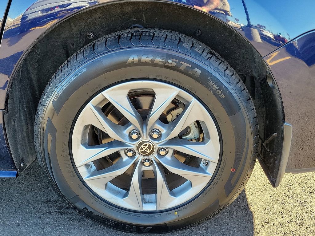 Used 2022 Toyota Sienna XLE image 7