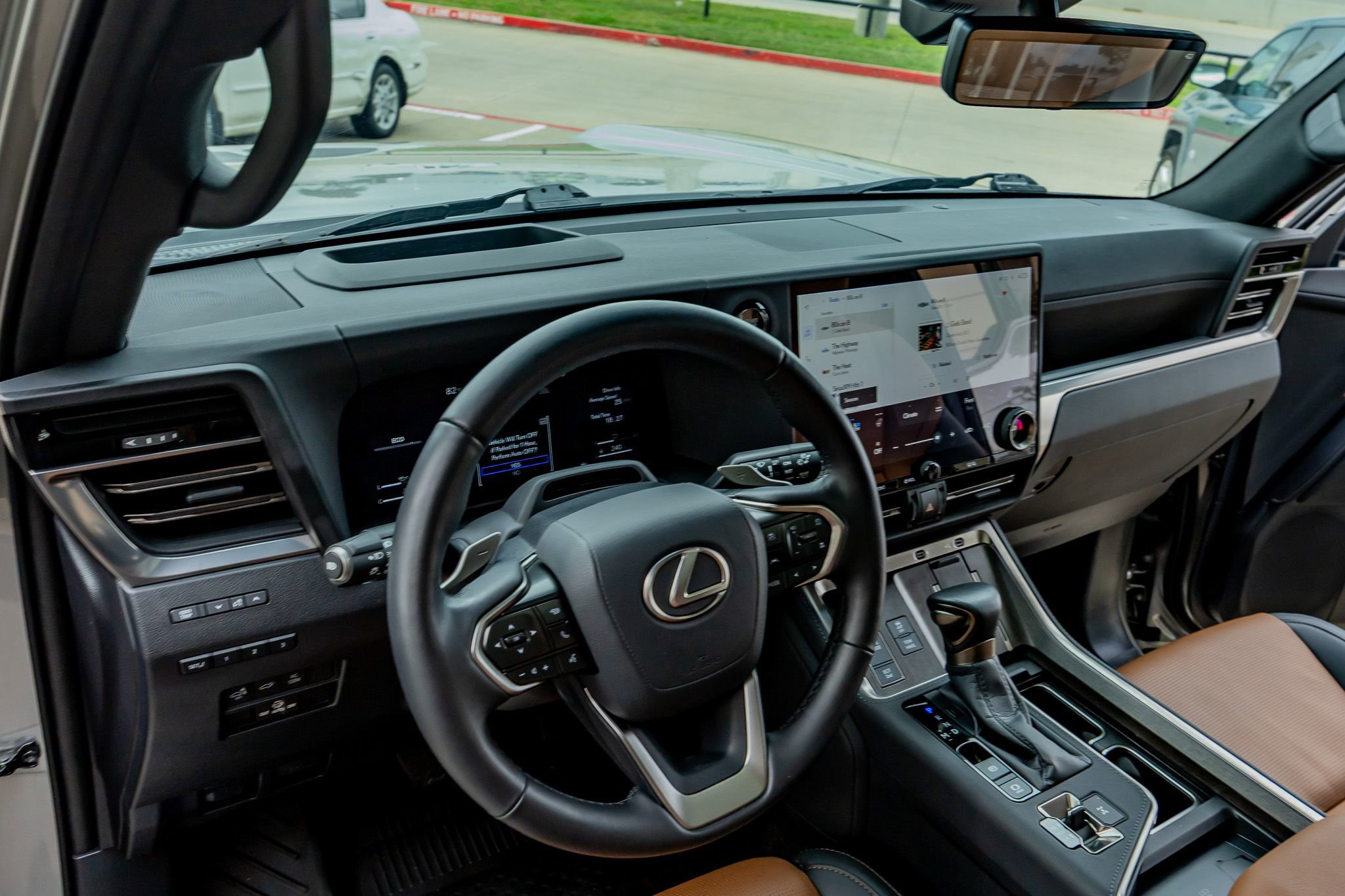 Used 2025 Lexus GX 550 w/ Accessory Package (2T) AWD/4WD image 16